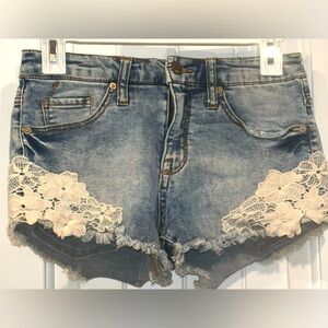 Jean shorts with lace appliqué, light denim